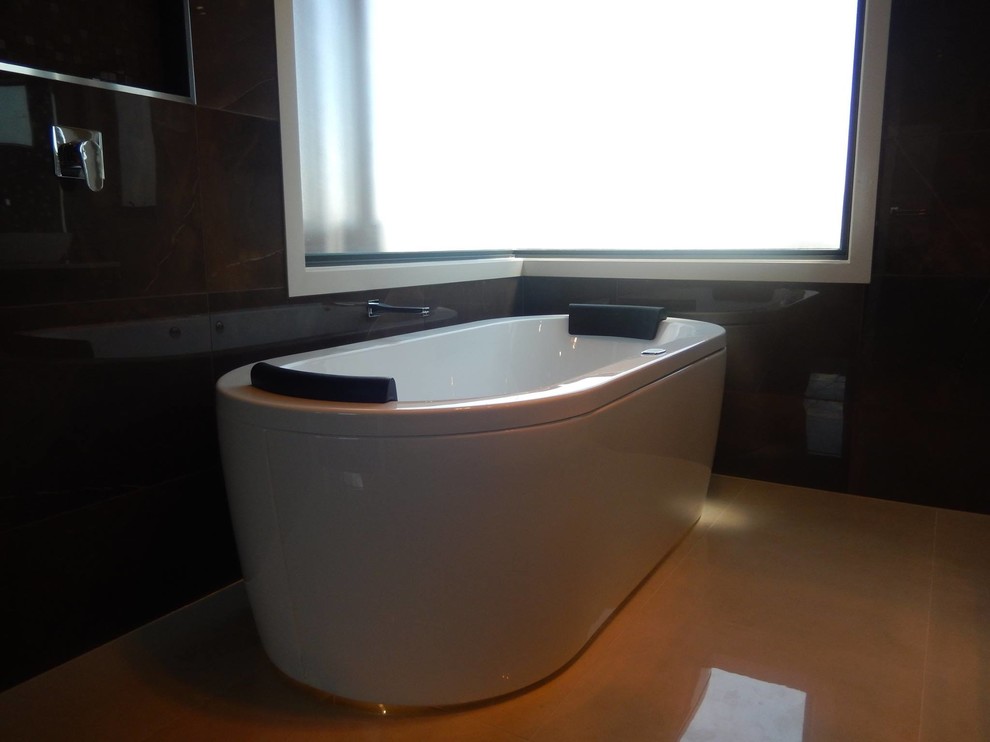 Modern Family Home Modern Bathroom Canberra Queanbeyan by