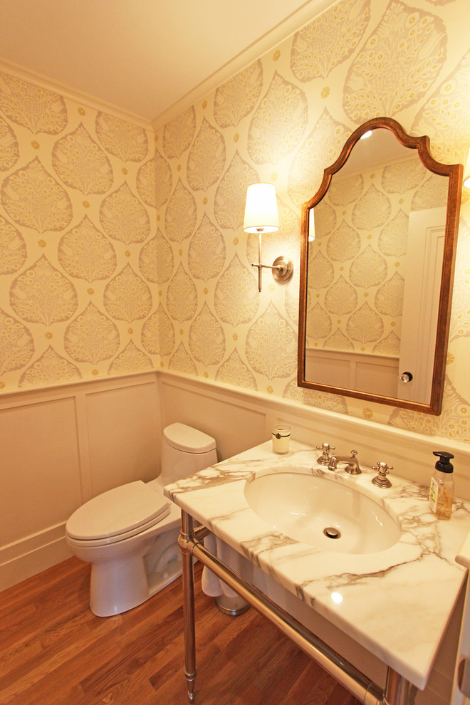 This is an example of a modern bathroom in Providence.
