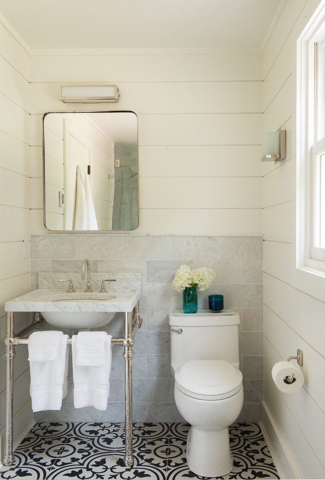 Inspiration for a country bathroom remodel in New York