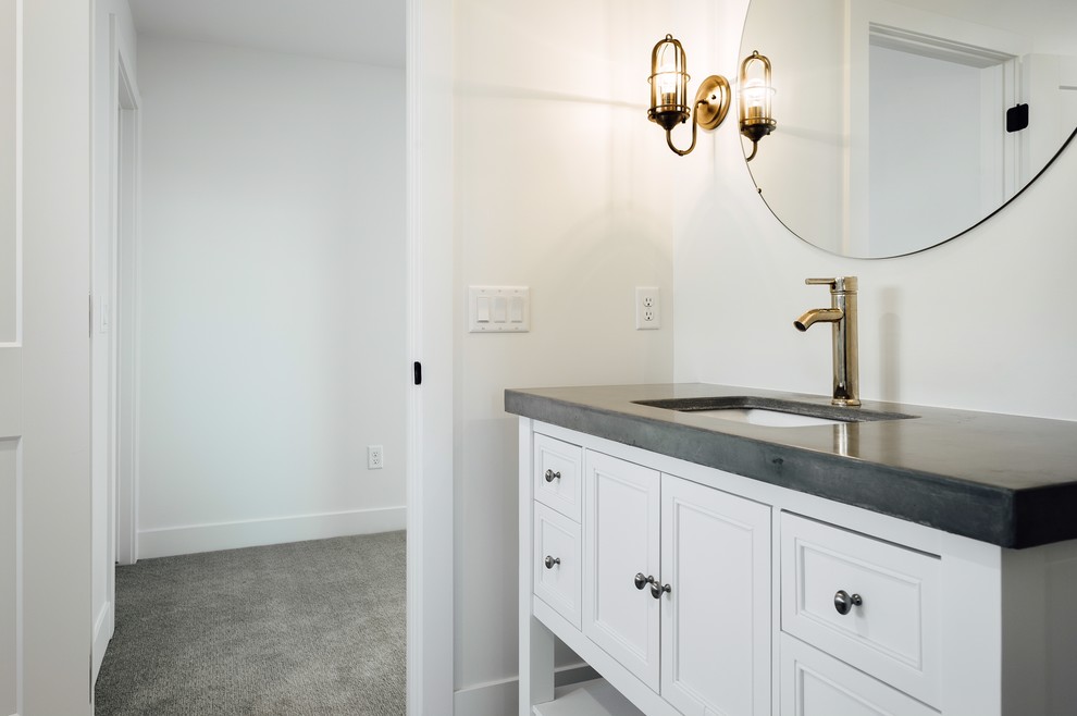 Modern farmhouse in the mountain Minimalistisch Badezimmer Salt Lake City von Ensign