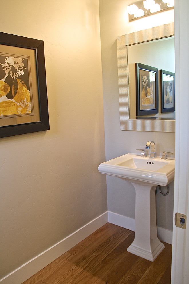 Contemporary cloakroom in Boise.