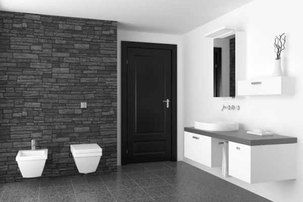 Idée de décoration pour une salle de bain principale minimaliste de taille moyenne avec un placard à porte plane, des portes de placard blanches, un bidet, un mur blanc, une vasque et un plan de toilette en quartz modifié.