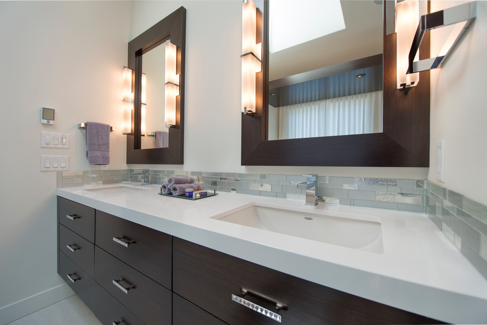 Свежая идея для дизайна: главная ванная комната в стиле модернизм - отличное фото интерьера