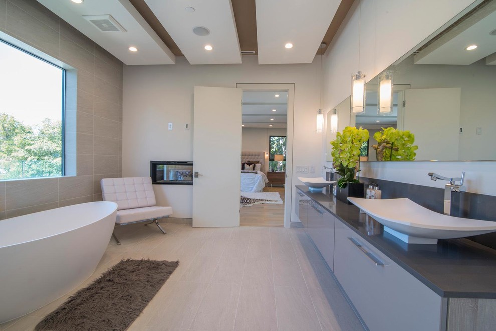 Modern House in Los Angeles, CA - Modern - Bathroom - Los Angeles - by ...
