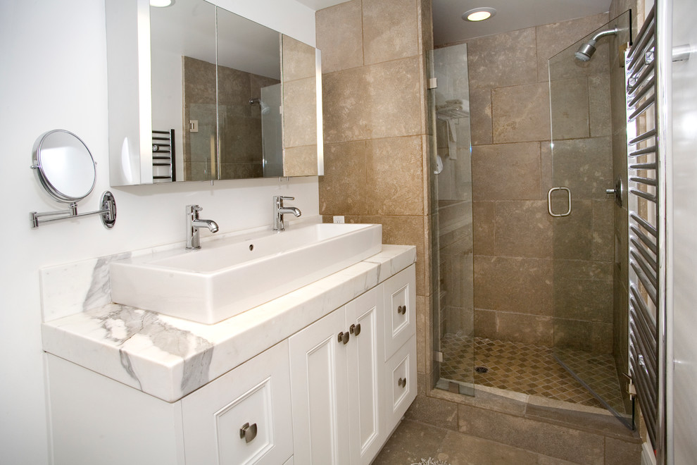 Photo of a modern bathroom in Orange County.