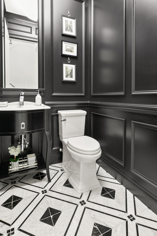 Idées déco pour une petite salle de bain moderne avec un placard en trompe-l'oeil, des portes de placard noires, WC à poser, un mur noir, un sol en marbre, un lavabo de ferme, un plan de toilette en marbre, un sol multicolore et un plan de toilette blanc.