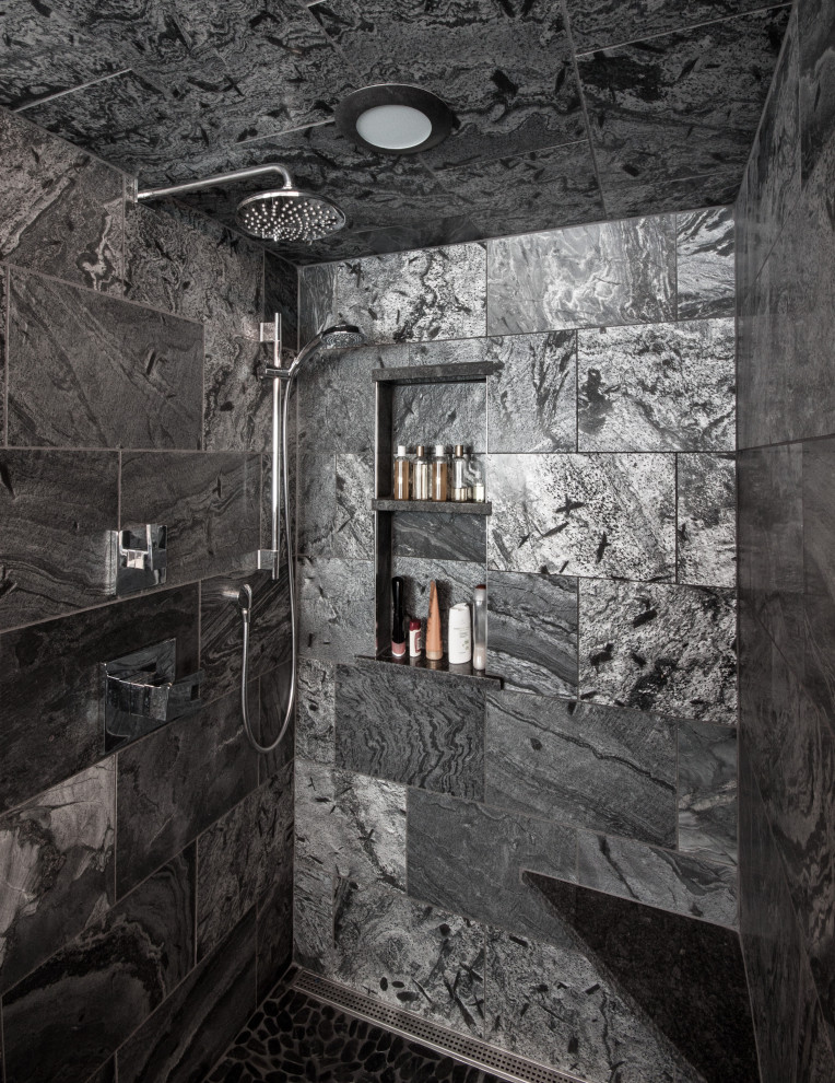 Exemple d'une salle de bain principale rétro en bois brun de taille moyenne avec un placard à porte plane, une douche à l'italienne, du carrelage en ardoise, un mur gris, un sol en carrelage de porcelaine, un lavabo posé, un plan de toilette en granite, un sol gris, une cabine de douche à porte battante, meuble double vasque, meuble-lavabo encastré et un plafond en bois.