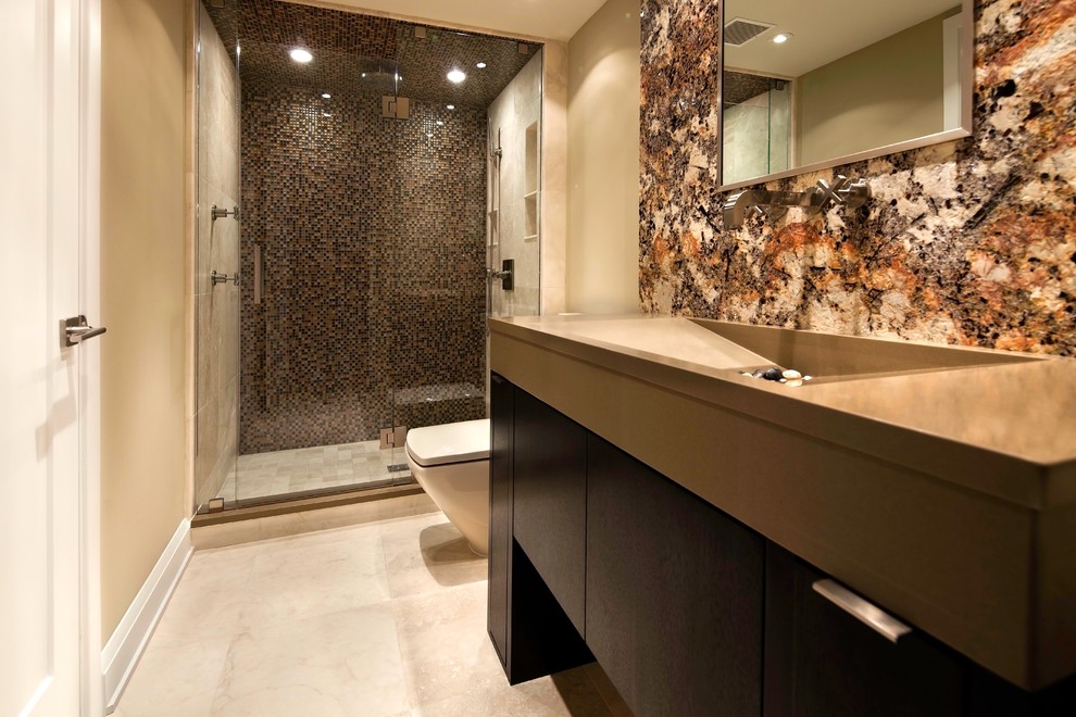 Ispirazione per una stanza da bagno con doccia minimalista di medie dimensioni
