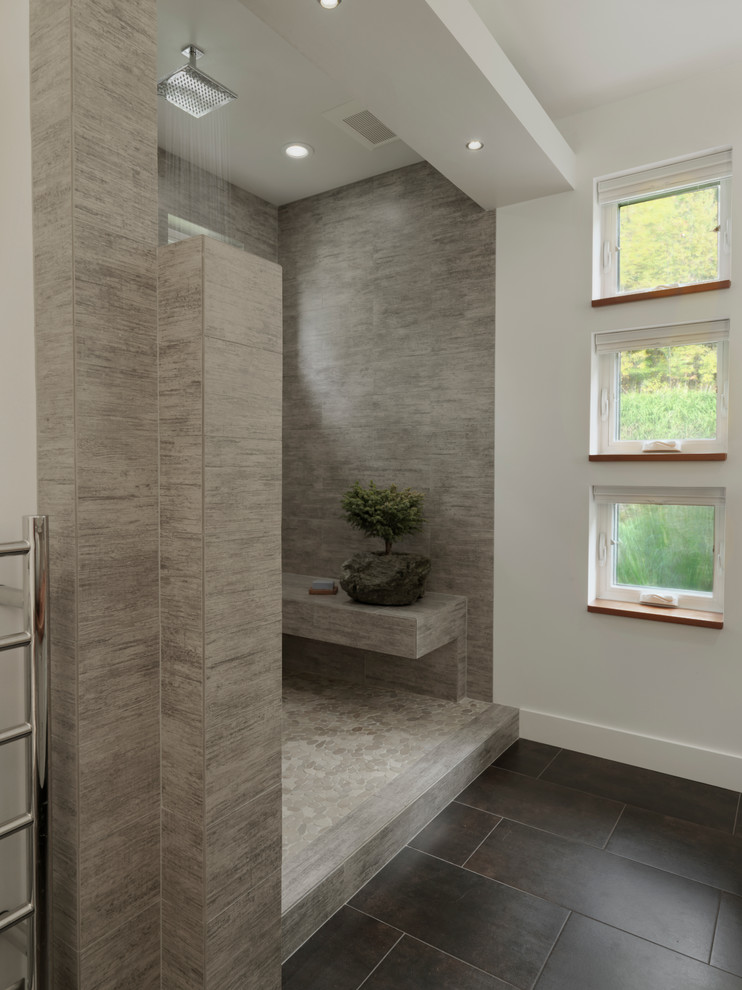 Modern shower and bath Modern Bathroom Burlington by Mitra