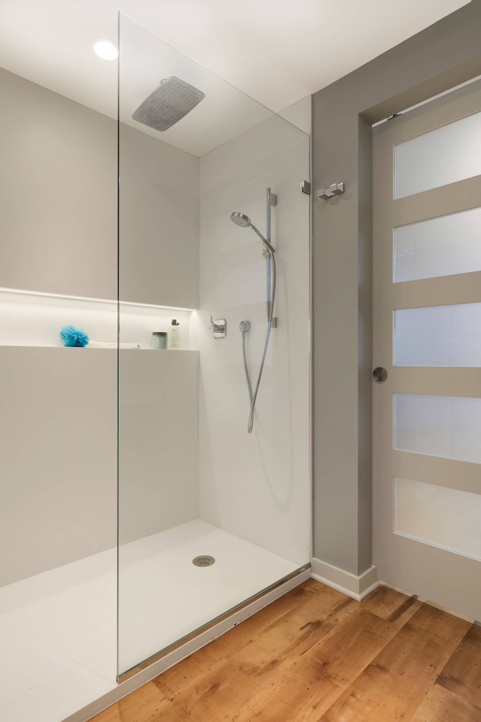 75 Vinyl Floor Bathroom Ideas You Ll, Can You Use Waterproof Flooring For Shower Walls