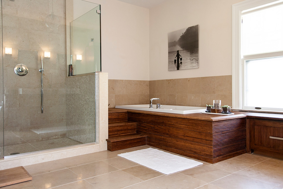 Diseño de cuarto de baño moderno con bañera encastrada