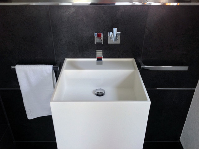 Badeloft USA Stone Resin Freestanding Sink in Glossy White Badeloft USA Stone Resin Freestanding Sink in Glossy White