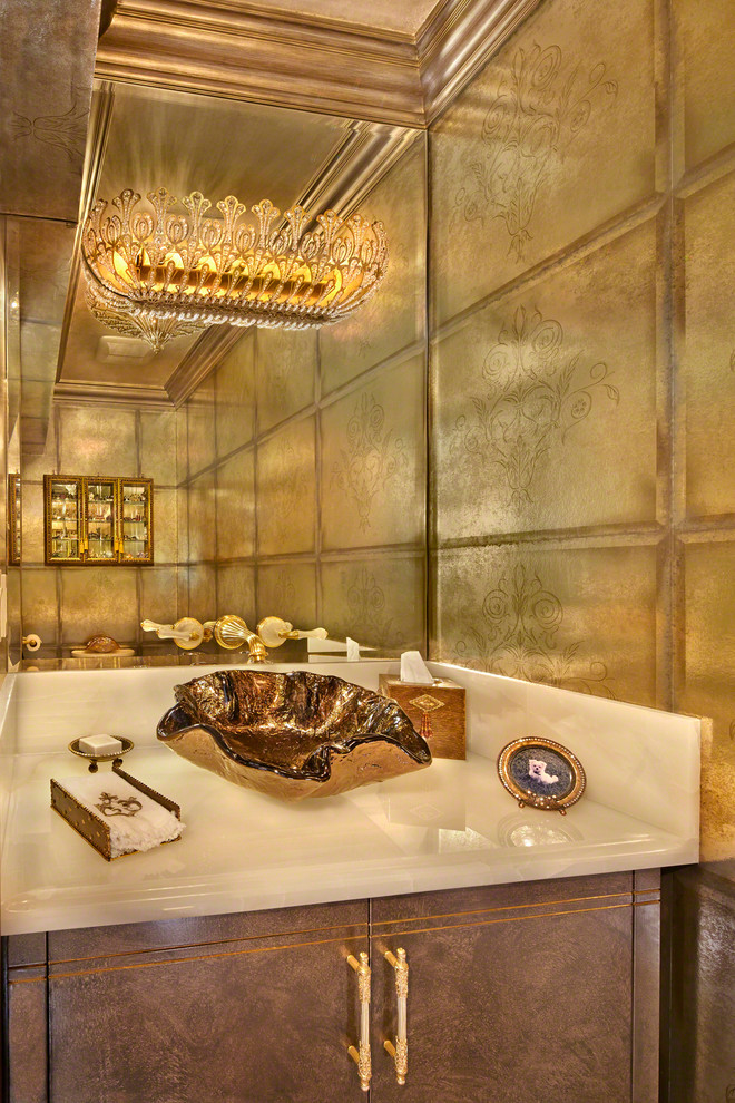 Ispirazione per una stanza da bagno bohémian di medie dimensioni con consolle stile comò, piastrelle in metallo, lavabo a bacinella e top in marmo
