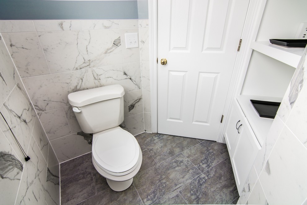 Immagine di una piccola stanza da bagno moderna