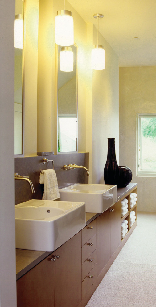 Idee per una stanza da bagno design con lavabo a bacinella