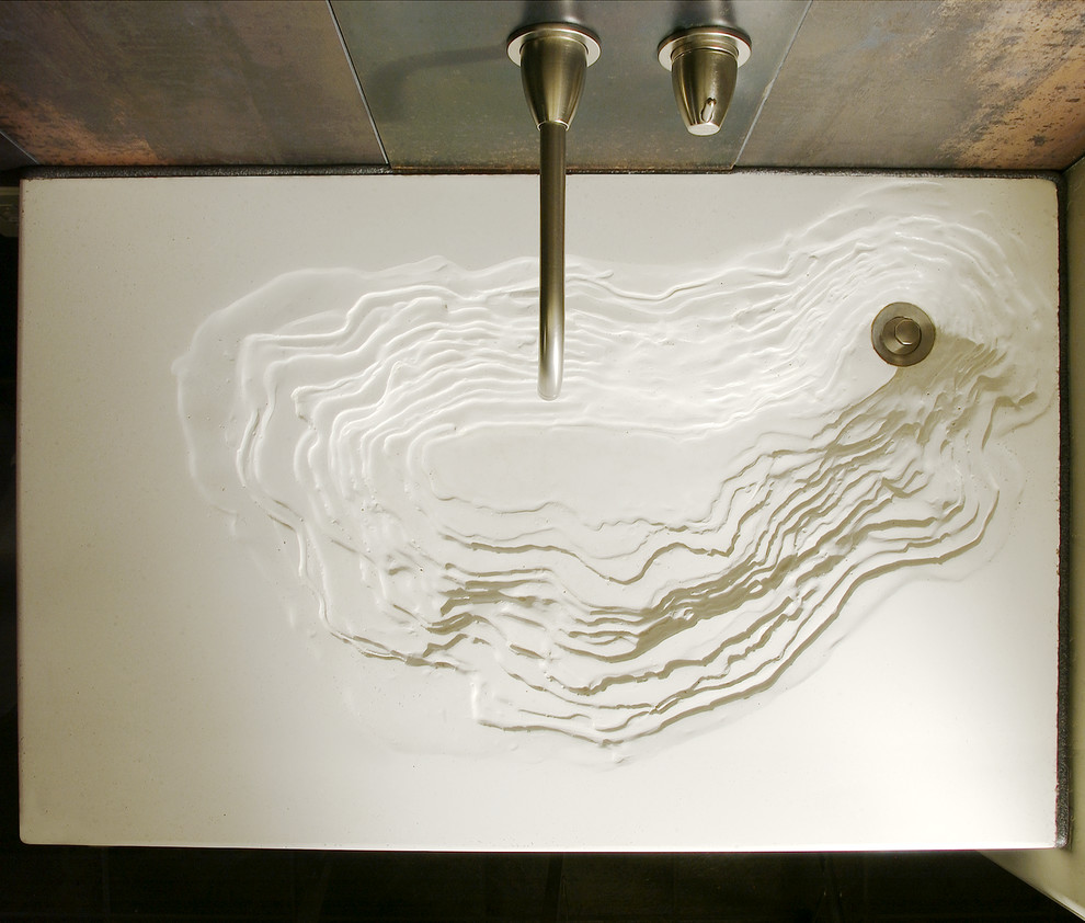 Kleines Modernes Duschbad mit Wandwaschbecken und Porzellanfliesen in Phoenix