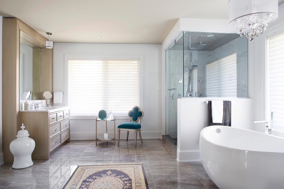 Idées déco pour une salle de bain principale classique en bois clair avec un lavabo encastré, un plan de toilette en marbre, une baignoire indépendante, une douche d'angle, un carrelage gris, un carrelage de pierre, un mur blanc, un sol en marbre et un placard avec porte à panneau encastré.