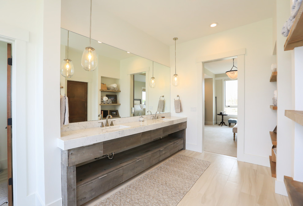 Foto de cuarto de baño principal contemporáneo con armarios con paneles lisos, puertas de armario de madera oscura, paredes blancas, lavabo bajoencimera, suelo beige y encimeras blancas