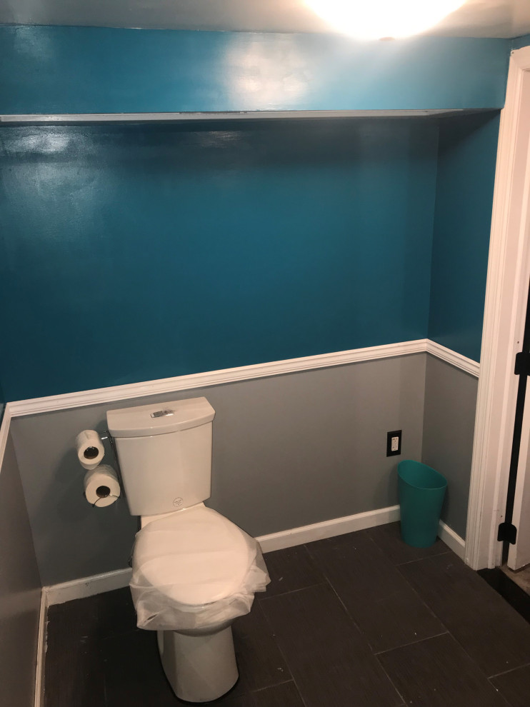 Ejemplo de cuarto de baño contemporáneo de tamaño medio con aseo y ducha