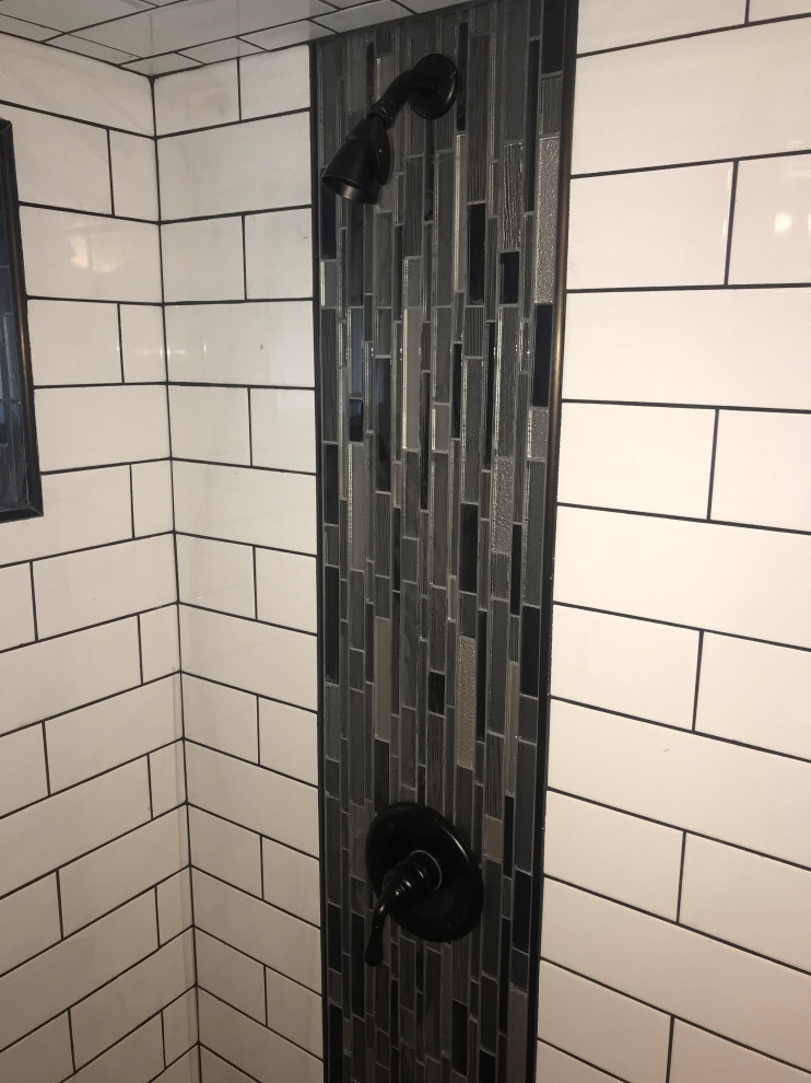 Foto di una stanza da bagno con doccia minimal di medie dimensioni