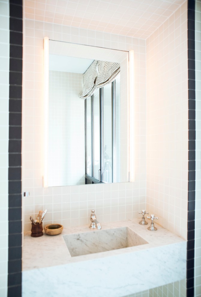 パリにあるコンテンポラリースタイルのおしゃれな浴室の写真
