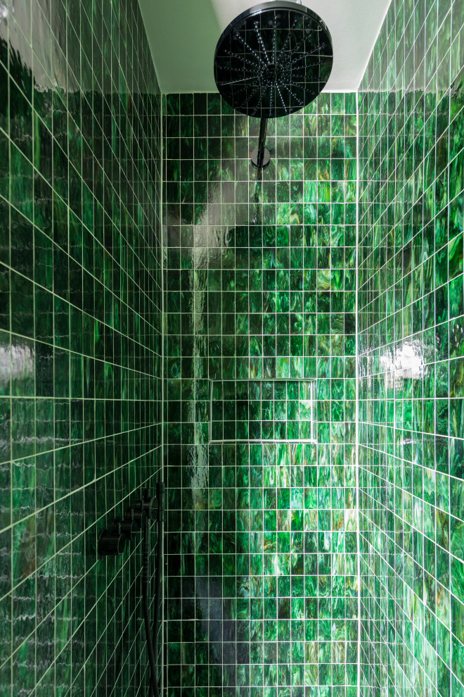Small world-inspired ensuite bathroom in London with green tiles, marble tiles and green walls.