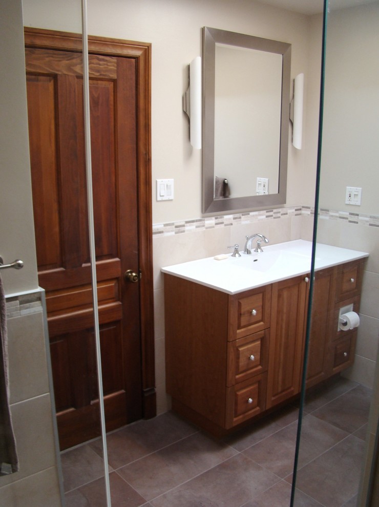 Montreal bathroom renovation (Le Plateau) Craftsman Bathroom