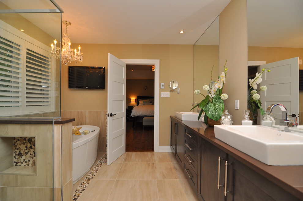 Klassisches Badezimmer mit Aufsatzwaschbecken in Ottawa