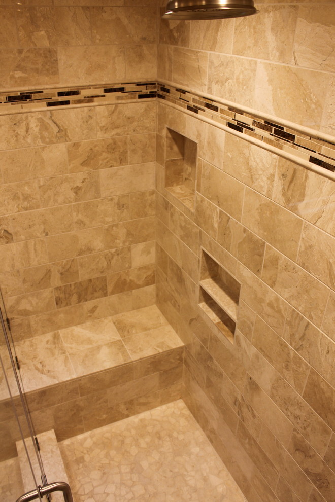 Idées déco pour une douche en alcôve principale en bois brun de taille moyenne avec un lavabo encastré, un placard avec porte à panneau encastré, un plan de toilette en granite, un carrelage beige, un carrelage de pierre et un sol en travertin.