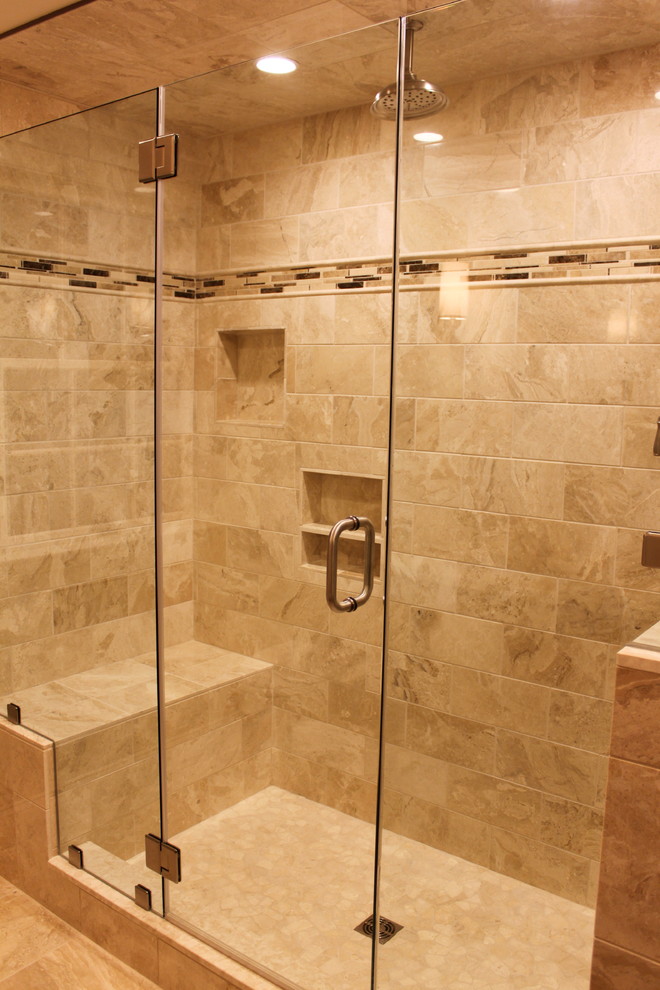 Exemple d'une douche en alcôve principale en bois brun de taille moyenne avec un lavabo encastré, un placard avec porte à panneau encastré, un plan de toilette en granite, un carrelage beige, un carrelage de pierre et un sol en travertin.