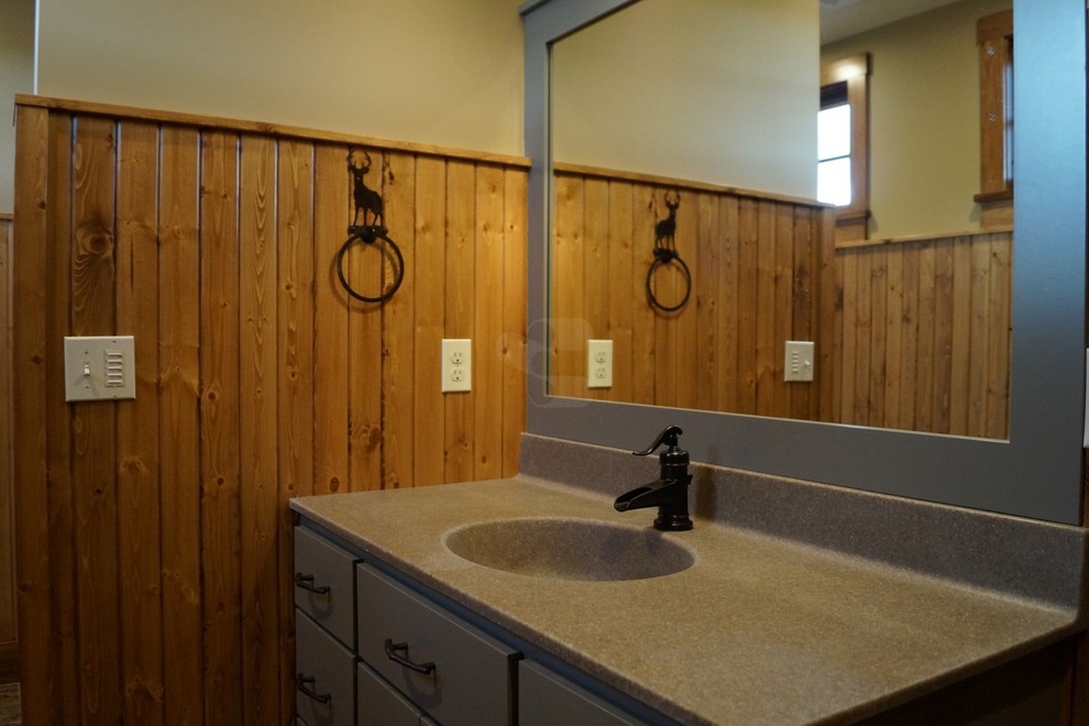 Ispirazione per una stanza da bagno rustica di medie dimensioni