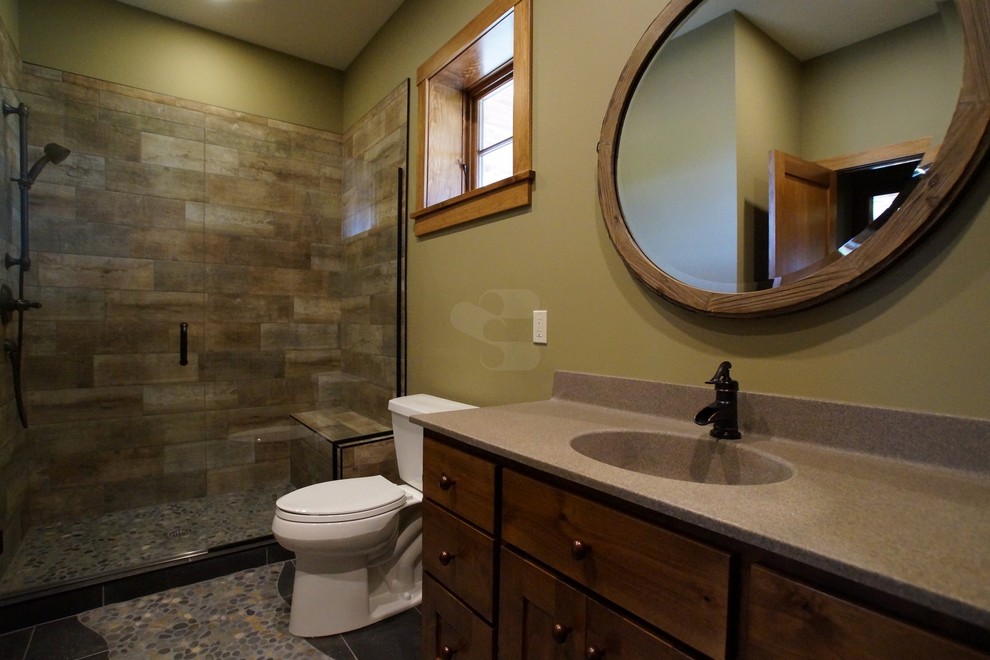 Пример оригинального дизайна: ванная комната среднего размера в стиле рустика