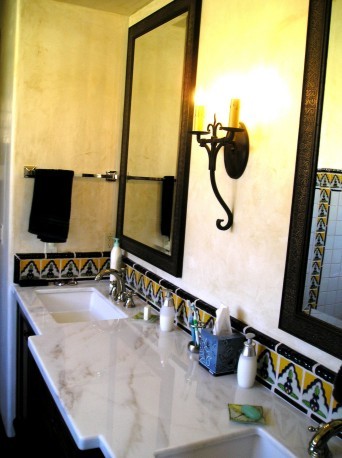 Foto di una stanza da bagno mediterranea
