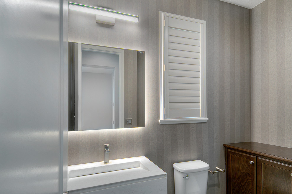 На фото: ванная комната среднего размера в стиле неоклассика (современная классика) с мраморной столешницей и серой столешницей