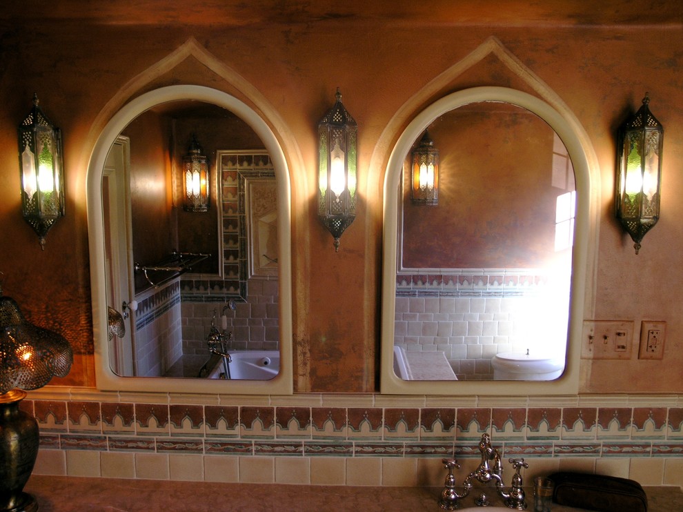 This is an example of an eclectic bathroom in Milwaukee.