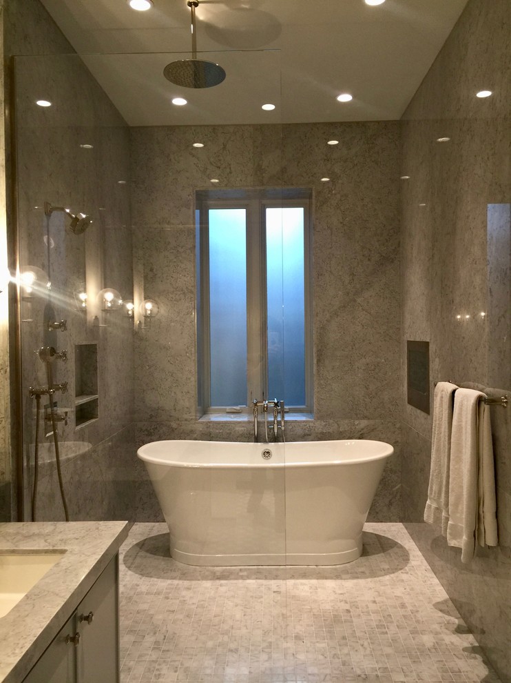 Идея дизайна: большая ванная комната в стиле неоклассика (современная классика)