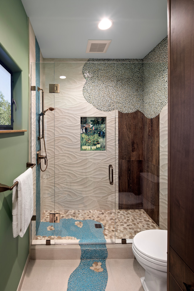 Esempio di una stanza da bagno mediterranea di medie dimensioni con pavimento in gres porcellanato e pavimento grigio