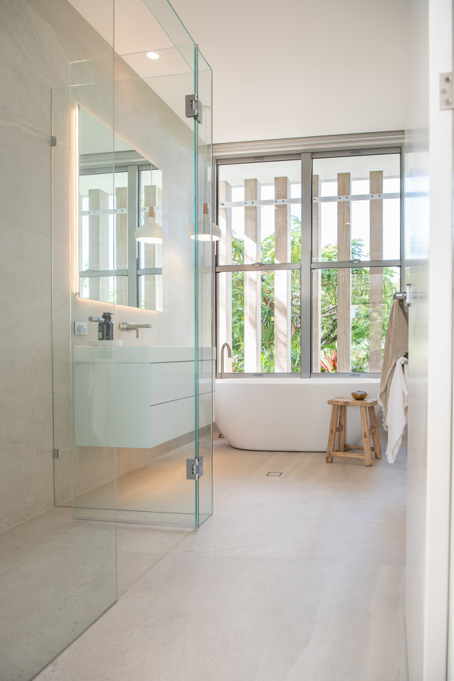 サンシャインコーストにあるコンテンポラリースタイルのおしゃれな浴室の写真
