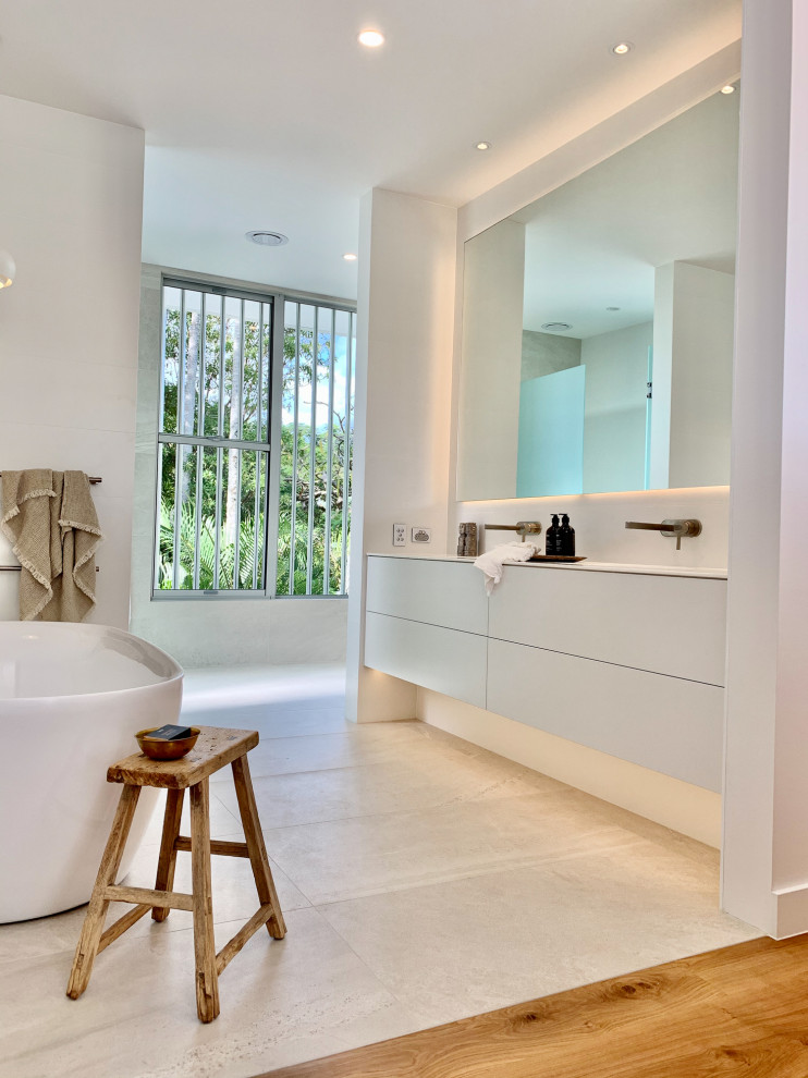 サンシャインコーストにあるコンテンポラリースタイルのおしゃれな浴室の写真