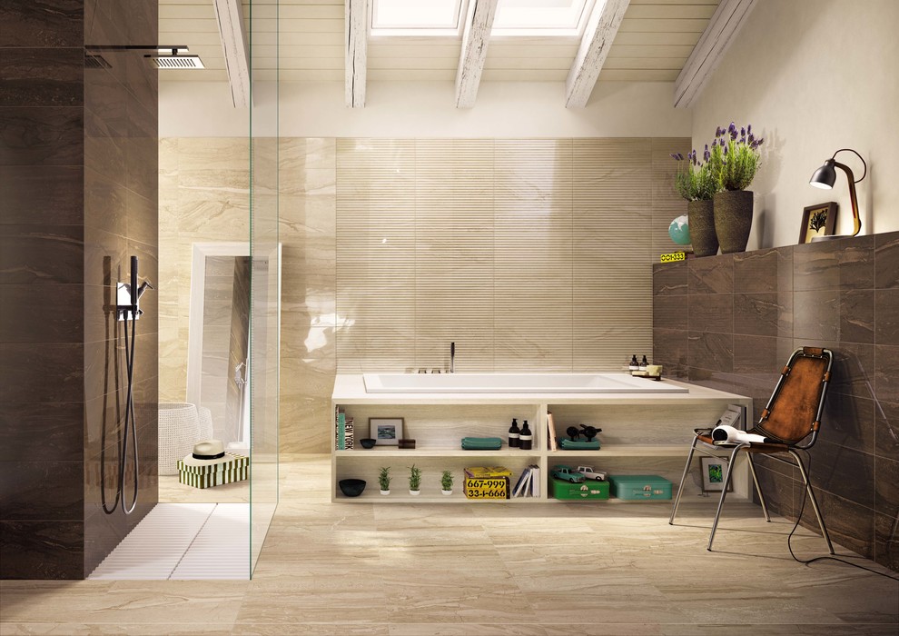 Идея дизайна: большая ванная комната в стиле модернизм с накладной ванной, открытым душем, бежевой плиткой, коричневой плиткой, керамогранитной плиткой, бежевыми стенами, полом из керамогранита, бежевым полом и душем с раздвижными дверями