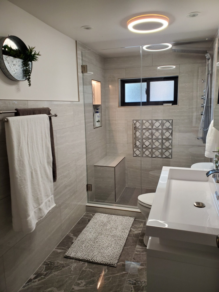 На фото: ванная комната среднего размера в стиле модернизм с керамогранитной плиткой, серыми стенами, душем с распашными дверями, тумбой под одну раковину и напольной тумбой