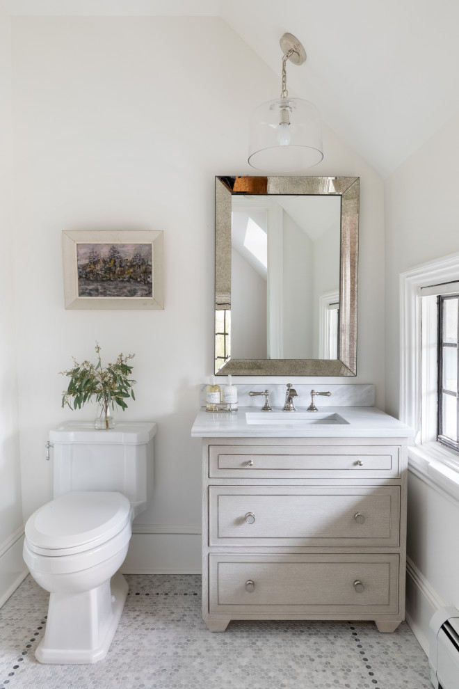 Ejemplo de cuarto de baño tradicional renovado extra grande con suelo de mármol y suelo gris