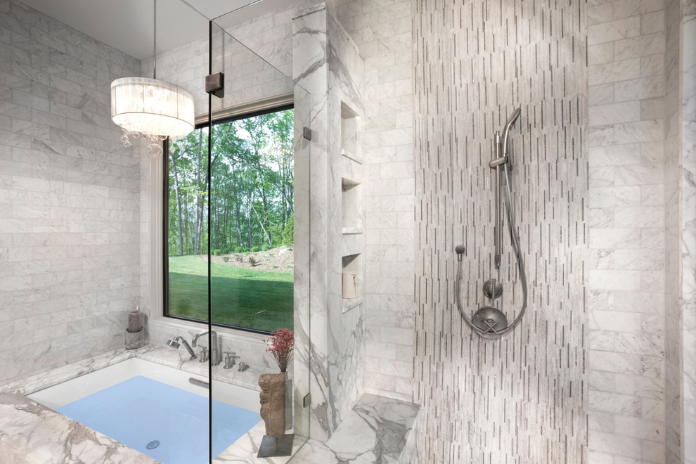 Idéer för stora funkis en-suite badrum, med släta luckor, skåp i mörkt trä, ett undermonterat badkar, en hörndusch, marmorkakel, vita väggar, betonggolv, ett undermonterad handfat, marmorbänkskiva, grått golv och dusch med gångjärnsdörr