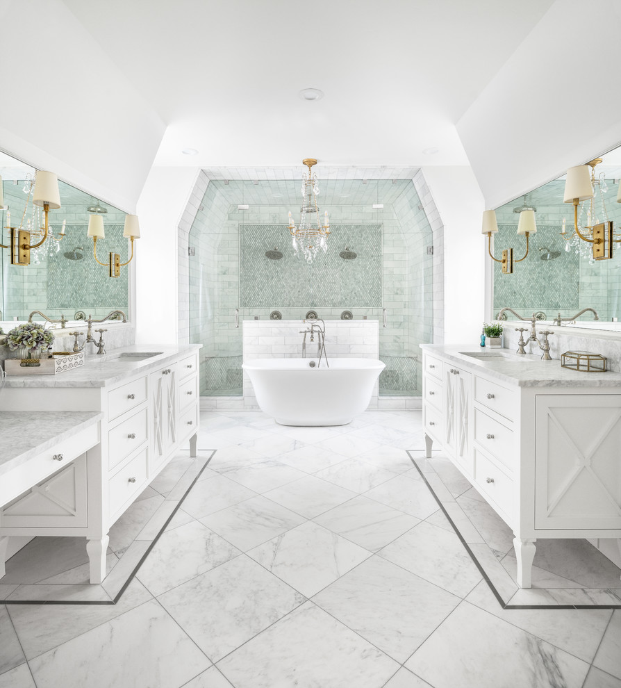 Пример оригинального дизайна: главная ванная комната в стиле неоклассика (современная классика) с фасадами с утопленной филенкой, белыми фасадами, отдельно стоящей ванной, двойным душем, белыми стенами, врезной раковиной, белым полом, душем с распашными дверями и белой столешницей