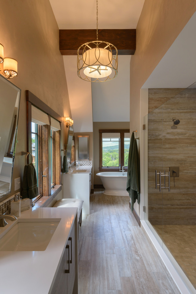 Idées déco pour une salle de bain principale contemporaine avec un placard à porte plane, des carreaux de béton, un sol en carrelage de céramique, un lavabo encastré et un plan de toilette en quartz modifié.