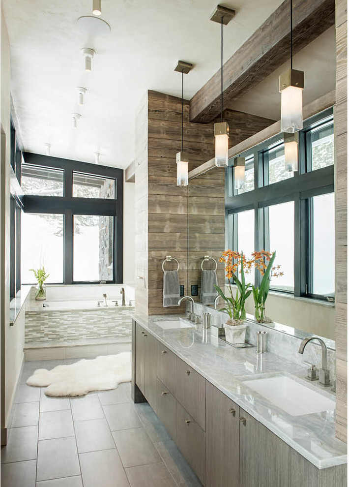 На фото: главная ванная комната среднего размера в стиле модернизм с плоскими фасадами, серыми фасадами, белыми стенами, полом из керамогранита, серым полом, полновстраиваемой ванной, врезной раковиной и столешницей из кварцита с