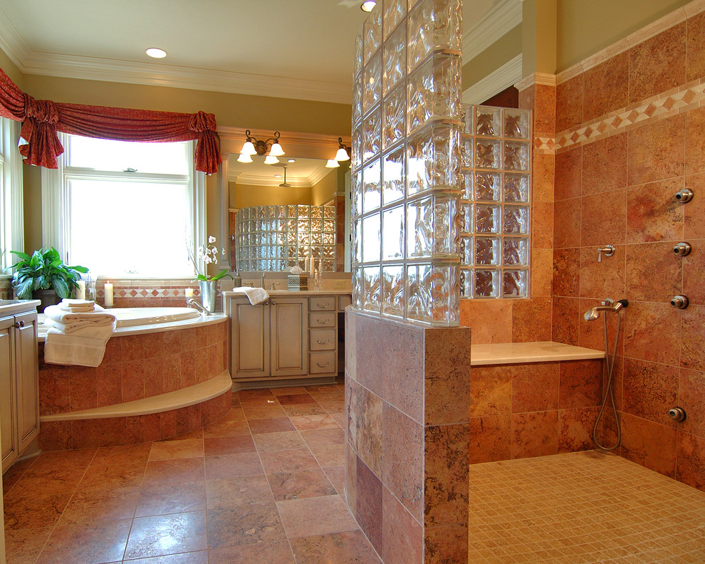 Идея дизайна: главная ванная комната в стиле неоклассика (современная классика) с врезной раковиной, серыми фасадами, мраморной столешницей, накладной ванной, открытым душем, оранжевой плиткой, каменной плиткой и полом из травертина