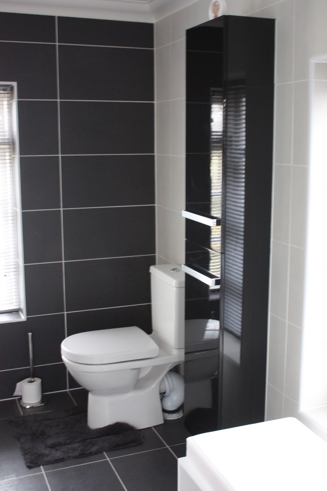 Modernes Badezimmer mit freistehender Badewanne in Essex
