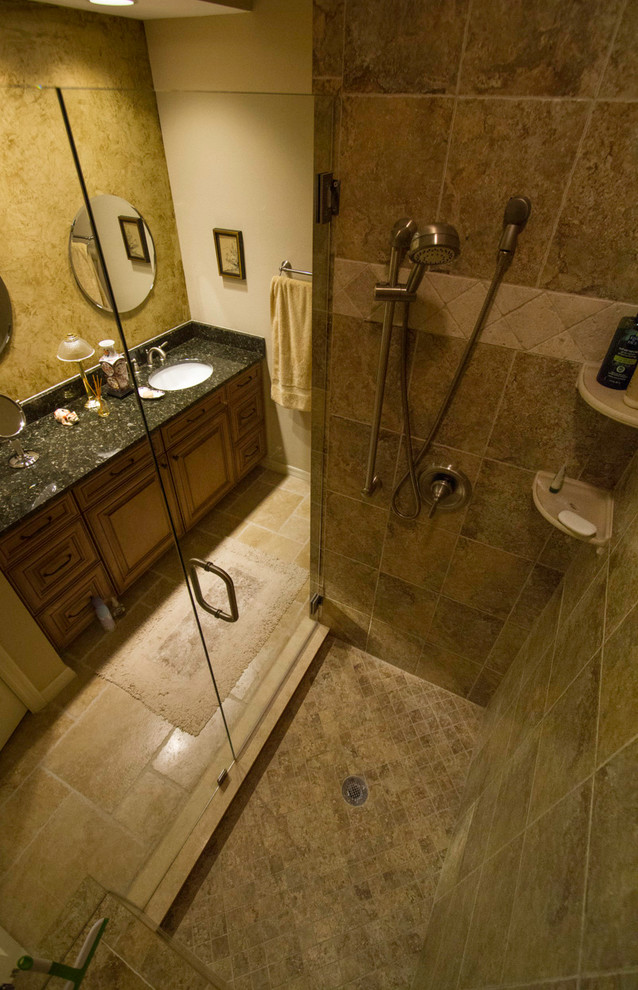 Photo of a classic bathroom in Tampa.