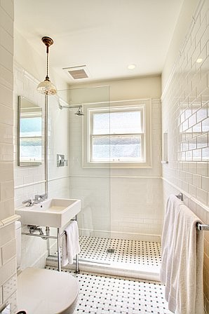 Example of an arts and crafts bathroom design in Seattle